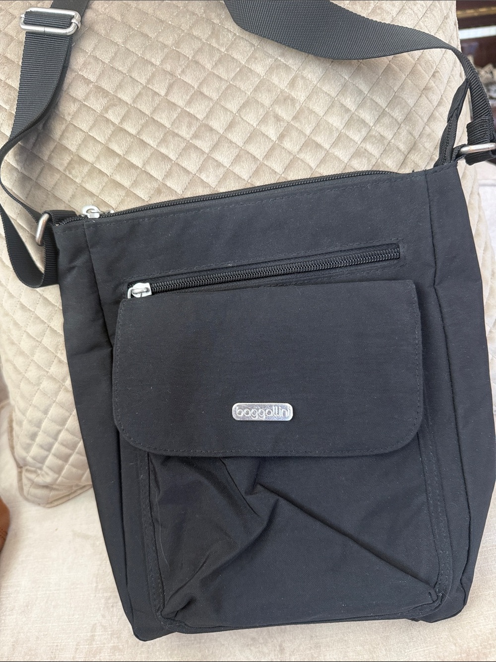 Baggallini Black Compact Crossbody Messenger Bag